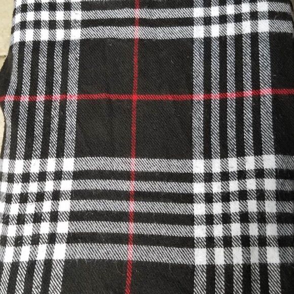 Cashmere Black White Red Cashmere Scarf 13" x 72" - Picture 4 of 6